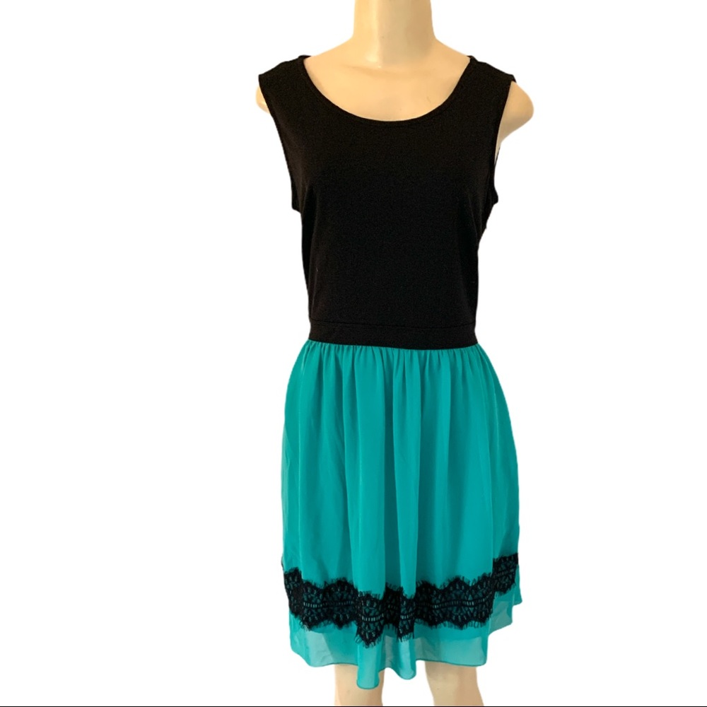 Lacey Green Sleeveless Tank Top A-Line Flowy Lace Trim Dress Keyhole Back Dress